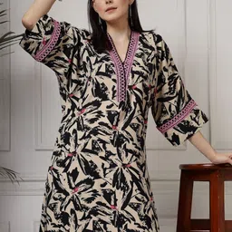 Sansudra Women Printed Tunic with Trousers image 5