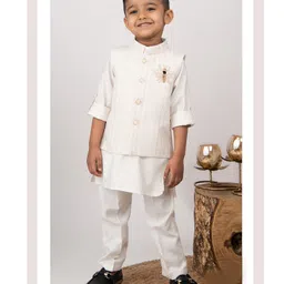 LITTLE COLLARS Cotton Full Sleeves Solid Kurta Pyjama With Bee Embroidered & Striped Jacket Set - Cream-image-15