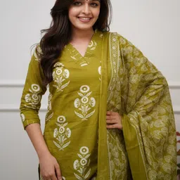 SUPPAR SLEAVE Ethnic Motifs Printed Sequinned Kurta With Trousers & Dupatta image 2