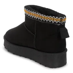 TRUFFLE COLLECTION Threadwork Detailed Slip On Boots - Black image 4