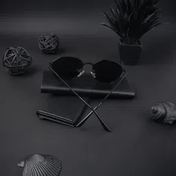 Voyage Black Geometric Polarised and UV Protected Lens Unisex Sunglasses image 3