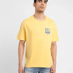 Levi's Yellow Cotton Regular Fit T-Shirt-image-70
