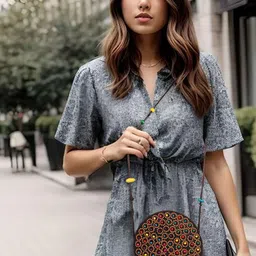 LADY QUINTON Geometric Self Design Structured Embroidered Sling Bag-picture-44