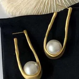 DressBerry Circular Half Hoop Earrings image 5