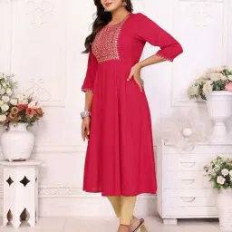 Rangita Red Regular Fit Embroidered Kurtas image 3