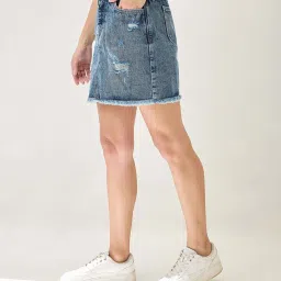 Globus Women Med Blue Mid Rise Distressed & Frayed Hem Mini Denim Skirt image 4