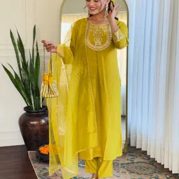 Navlik Women Floral Embroidered Regular Kurta with Trousers & With Dupatta image 4