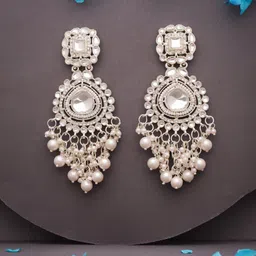 Anouk Women Pack Of 2 Earrings With Maang Tika image 3