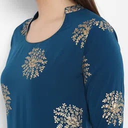 Janasya Blooming Flower Golden Foil Kurta Set with Dipped Hemline image 2