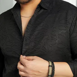 Instafab Plus Men Comfort Opaque Casual Shirt image 3