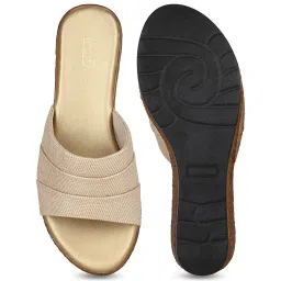 Inc.5 Women's Antique Gold Casual Wedges image 4