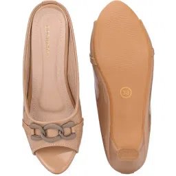 Clog London Women's Beige Casual Sandals image 4