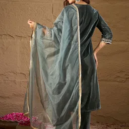 House of Pataudi Floral Embroidered Straight Sequinned Kurta With Trouser & Dupatta image 4