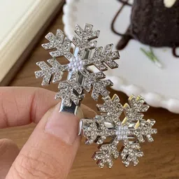 Ziory Set Of 5 Snowflake Applique Detailed Pearls Embellished Hair Clips - Silver image 4