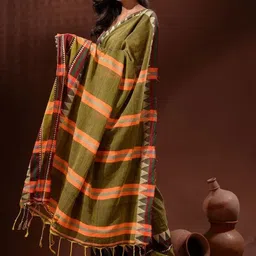 Bengal S Women Solid Woven Design Border Saree With An Unstitched Blouse Piece image 3