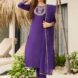 Siya Fashion Floral Embroidered Straight Kurta With Trousers & Dupatta image 1
