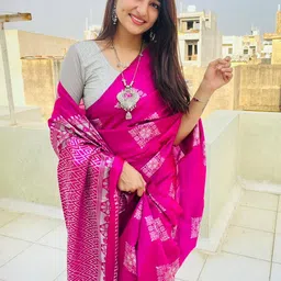 CaniBani Magenta Silk Blend Banarasi Sarees image 4