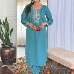 AG TEXTILE Ethnic Motifs Embroidered Straight Chanderi Silk Kurta With Trousers & Dupatta image 4