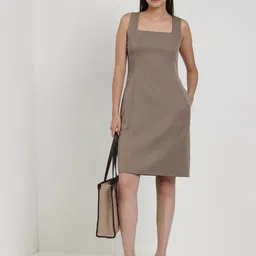 FableStreet Crepe Formal Dress-picture-16