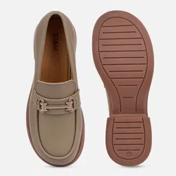 iD&U Women Textured Block Heel Round Toe Loafers image 4