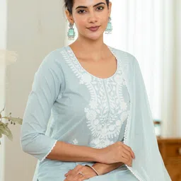 Navlik Floral Embroidered Round Neck Thread Work Straight Kurta With Trousers & Dupatta image 2