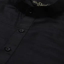 SOJANYA Men Black Solid Kurta with Churidar & Nehru Jacket image 3