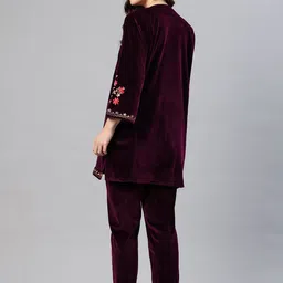 SWI Stylish Floral Thread Work Velvet Finish Kashmiri Co-ords image 3