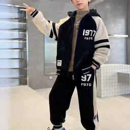 INCLUD Boys Alphanumeric Printed Oversized Hooded Zipper Jacket With Jogger image 4