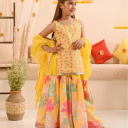 Pspeaches Sleeveless Floral Printed Kurta With Lace Embellished Sharara Set - Yellow image 5