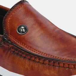 LeatherKraft Men Textured Round Toe Slip-On Sneakers image 5