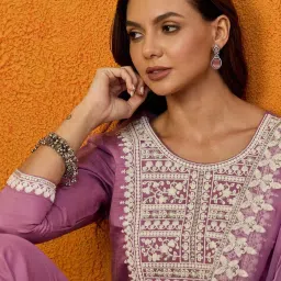 Vaamsi Pink Embroidered Kurta With Pant & Dupatta image 5