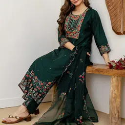 SANISA Women Green Silk Blend Kurta Sets-picture-19