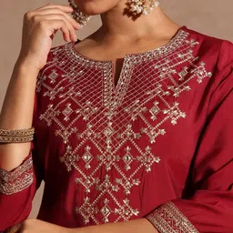 Janasya Women Yoke Design Regular Sequinned Chanderi Silk Kurta with Trousers & With Dupatta image 3