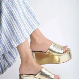 Shoetopia Kids Golden Casual Slides-image-23