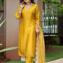 Aaghnya Women Yellow Rayon Blend Printed Kurta Set With Dupatta image 3