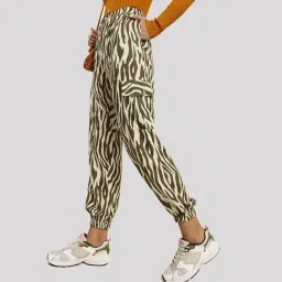 Marie Claire Green & Off White High Rise Relaxed Fit Joggers-image-11