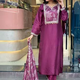 YOELLA Women Ethnic Motifs Embroidered Regular Gotta Patti Chanderi Silk Kurta with Trousers & With Dupatta image 2