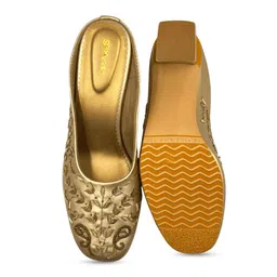 SHRIVAS BY ARCHITA MEHTA Women Embellished Ethnic Block Mules image 2