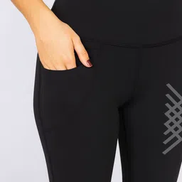 3Colors Women Solid High-Rise Skinny Fit Active Wear Capris image 3