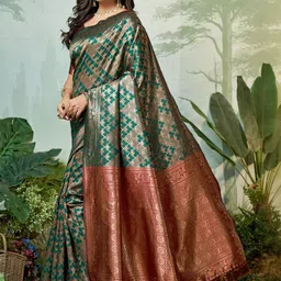 DIVASTRI Woven Design Zari Pure Silk Heavy Work Banarasi Saree image 3