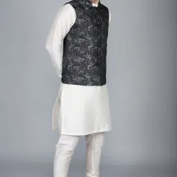 Ethluxis Men Regular Kurta with Pyjamas image 2