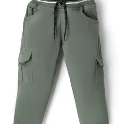 Rikidoos Solid Pocket Detailed Cargo Pant - Olive-picture-39