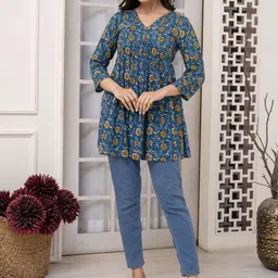 TARANJAL Floral Print Top image 4