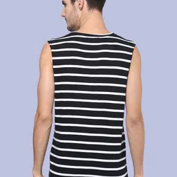 Hypernation Men Striped Round Neck Pure Cotton T-shirt image 5