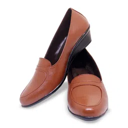 banuchi Textured Flatform Pumps image 4