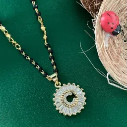 Digital Dress Room C Letter Alphabet American Diamond Round Pendant Short Name Mangalsutra Design-picture-10