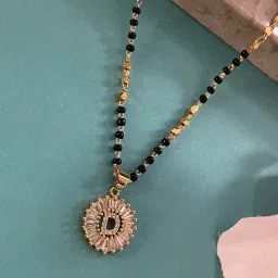Digital Dress Room D Letter Alphabet American Diamond Round Pendant Short Name Mangalsutra Design-picture-13