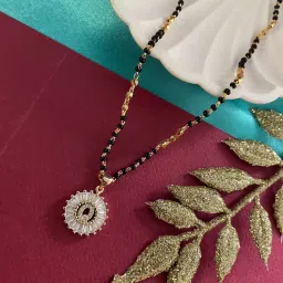 Digital Dress Room Q Letter Alphabet American Diamond Round Pendant Short Name Mangalsutra Design-image-30