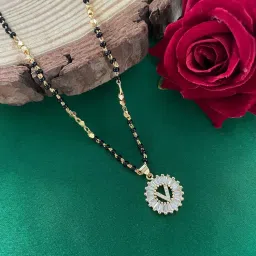 Digital Dress Room V Letter Alphabet American Diamond Round Pendant Short Name Mangalsutra Design-image-95