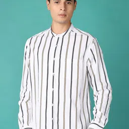 V-Mart Men Spread Collar Vertical Striped Cotton Casual Shirt-picture-24